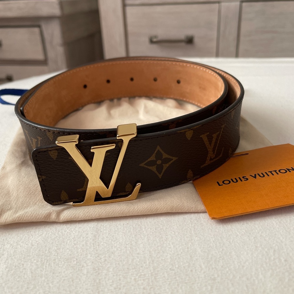 2018 LV INITIALES 40MM. Authentic. New, never worn